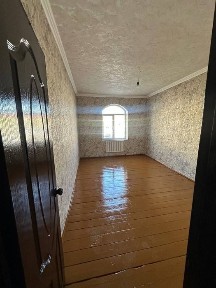 Урта чирчик тумани 1хона 2этаж 2эт-да. Умумий майд: 25кв. м.Куйликдан 4км