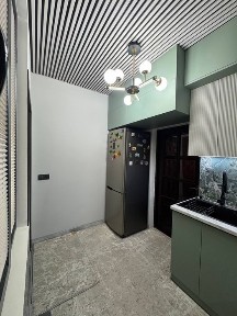 Продается 3-комнатная квартира, 1ый этаж, с захватом, 2 парковочных места