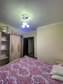 Srochna! Qorasuvda 7 etajkali domda 2 etaj 3 xonali uy sotiladi