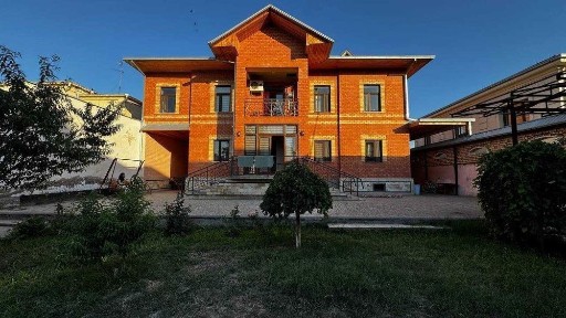 Продаётся дом 8 соток, 400м2, 3 уровня