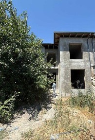 qoyliq massiv 1 uchastka 2.4 sotih karoka