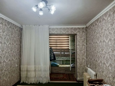 2х комнатная, Сергели 2 этаж, кирпич, балкон 2х6 срочно.