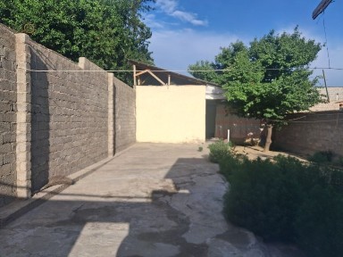 Zudlik bilan uy sotiladi, Yengi ToshMI postdan 6, 7 km atrofida.