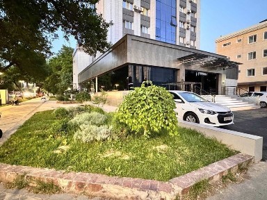Аренда нежилое 580+330м2.Ор-р: Ул. Нукусская. Вдоль дороги.