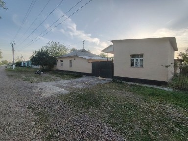Xovli uy sotiladi