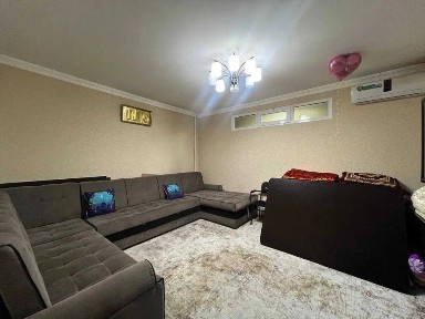 Улица Бабура, квартира 2в3-комнат, 65м2. Средний ремонт.