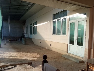 Toshmi postidan 3,5 km ichkarida hovli sotiladi