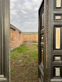 Срочно продаётся участок 8 соток с коробкой дома (11 комнат) в ЯНГИЮЛЕ.
