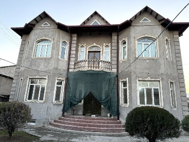 Дом в самом центре 8 соток 2 этажный Охунбобоев