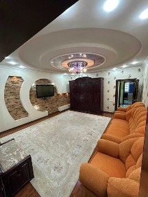 Квартира Сотилади жуда қуллай ва марказда, метрога 300 мерт.