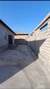 Участка сотилади. Яшаш учун му́лжалланган.