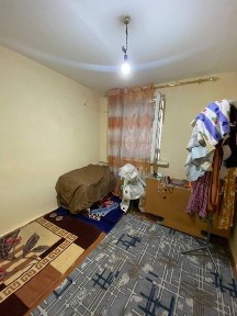 Урган. Шарк дукон ёнида 1 хоналик квартира срочно сотилади. Нархи 150м