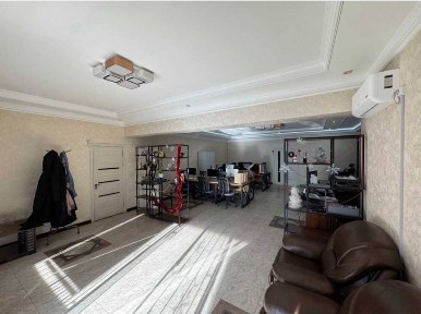 Продается офис Ор-р: рынок Паркент 341м2