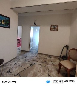 Srochni kvartira sotiladi