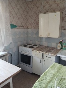 Продам 2-х комнатную с мебелью. Дом деревянный. 2/1/2. Спутник -8-48