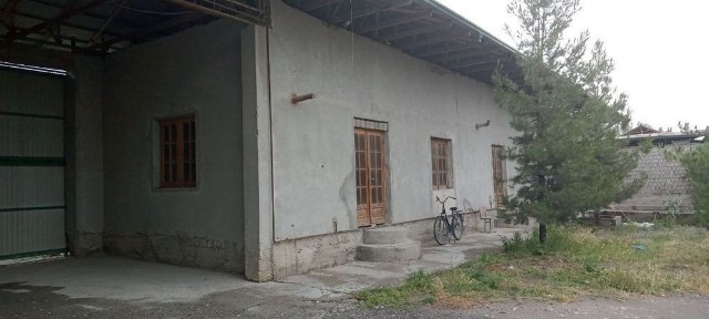 Samarqand shahar farxod pasyolkadan baza sklat sotiladi 50sotix