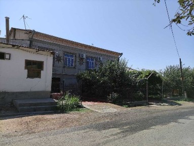 Uy sotiladi Toshkentda 10 sotok 2 qavatli