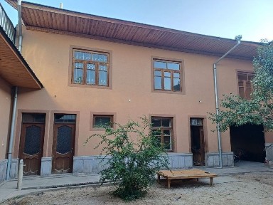 Ijaraga odam qoyamiza hazayinli beruniy metroga yaqin STUDENT QIZlAGA