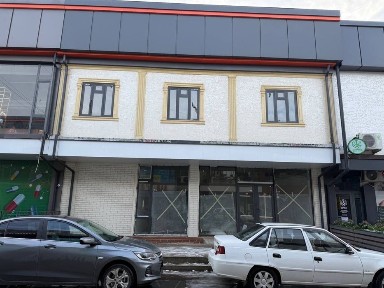 Yangi Hayotda tijorat binosi sotiladi, 4-metro yaqinida