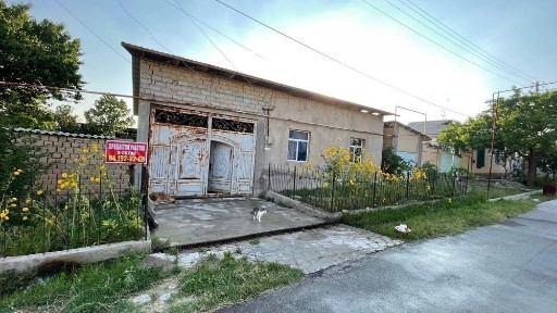 Hovli uy sotilari
