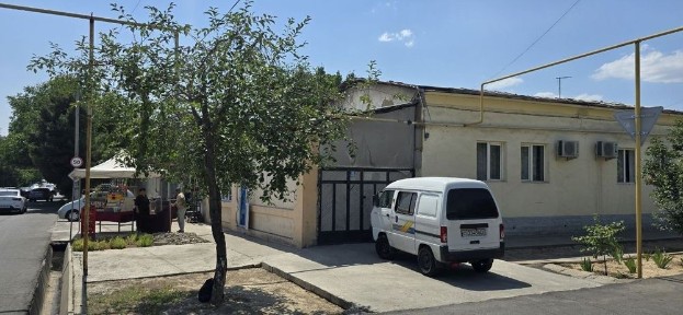 Uy hovli sotiladi