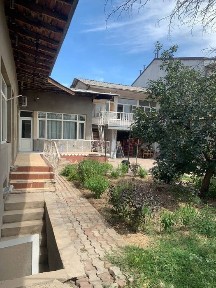 Hovli sotiladi, продаётся участка