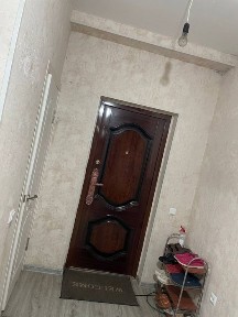 Qorasu 6 da 1 xonali uy