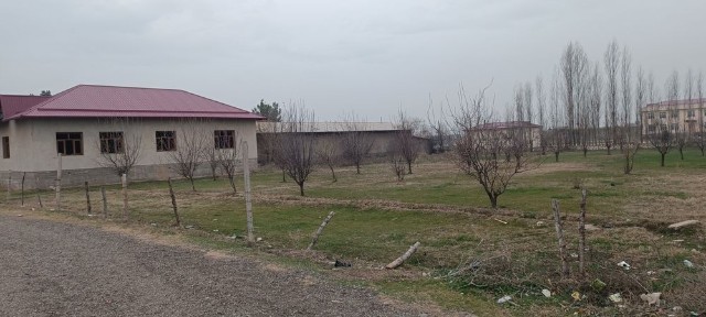 Uchastka sotiladi