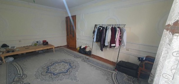 Yakkasaroyda 2 xonali kvartira sotiladi!