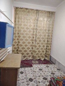 1xonali uy tuvalet vana oshxonacha ichida yaxshi rayonda yakkasaroy
