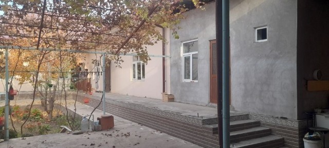 Uy sotiladi shahardan 10 daqiqalik