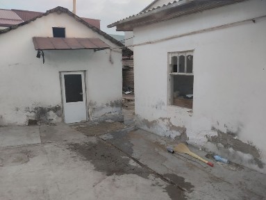 Hovlini sotiladi bozor orqasida