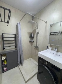 Чиланзар 8. Оптовый базар 7-8 минут. 1 комнатная 33 квадрата продам кв