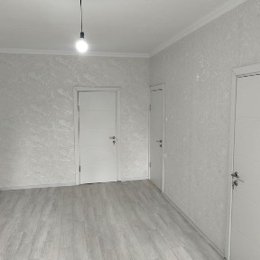 Зангиота туманида 3 хонали квартира ижарага берилади.