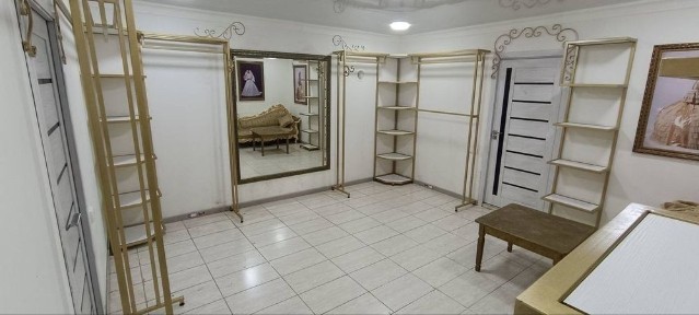 Нежилое помещение 100 м2. Вдоль дороги, на против Самарканд Дарваза.