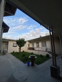 Yangi hayot tumanida 15 xona uy sotiladi 6 sotix yer narxida