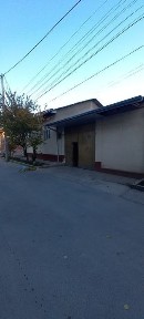 Ховли сотилади.