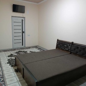 Учтепа туманида 1,2/3/7 ғиштли, евро ремонтли 45 кв. м. уй сотилади.