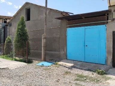 2 ta hovli sotiladi