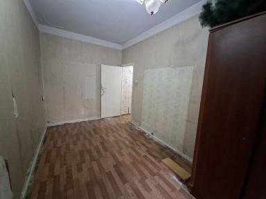 Продаётся квартира 3/3/5 кирпич Метро БИЙ 2 этаж 4 этажка Балкон 1,5