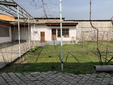 Uy sotiladi 13 sotix.bolib sotib olsa boladi