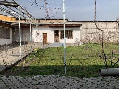 Uy sotiladi 13 sotix.bolib sotib olsa boladi