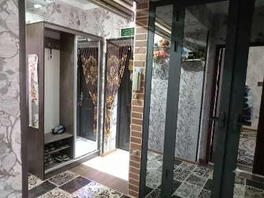 Ойдин бозорча янги дом, 3 этаж, 3 хонали дом сотилади, барча жихозлари бн
