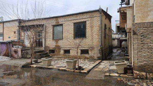 Бухоро шаҳрининг Тарихий қисмида жойлашган бино сотилади!