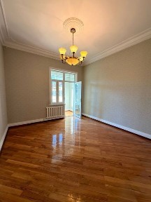 Продается 3х уровневый дом 8 комнат, ориентир: ресторан Тонг, 5 соток