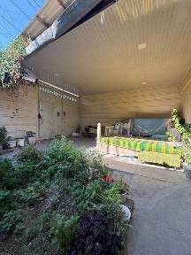 Недалеко от рынка Куйлюк махалля Сомонбозор дом участок 2,57 сотки