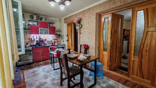 Продается квартира Юнусабад 18 квартал, 2/1/4. Своя