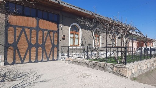 Уй сотилади Эски шахар бозорни олдида