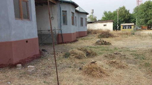 Boyovut tumani, Bekat MFY, Bog'dor 26. (razyezd boyovut) da 6 sotix uy