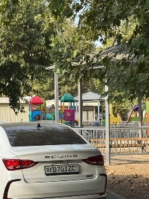 Tansiqboev 2 da 3 xona 1 etaj sotiladi.